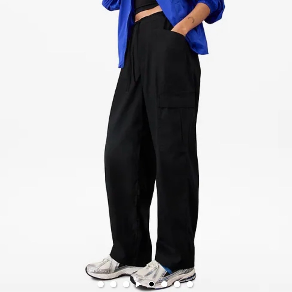 Athleta Paradise Straight Leg Cargo Pants in Black NWT - Picture 5 of 9